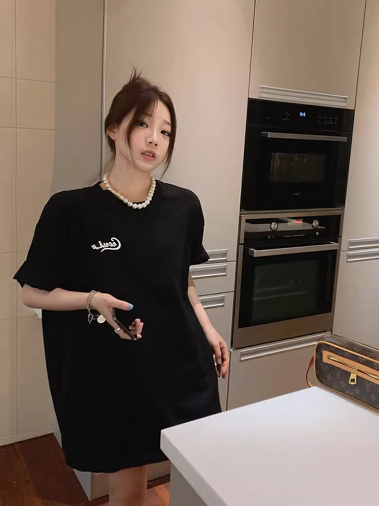 Rose Red Plus Size Loose Fit Cotton Short Sleeve T-Shirt for Women - Casual Mid-Length Top, Perfect for Everyday Wear Rose Red Plus Size Loose Fit Cotton Short Sleeve T-Shirt for Women - Casual Mid-Length Top, Perfect for Everyday Wear