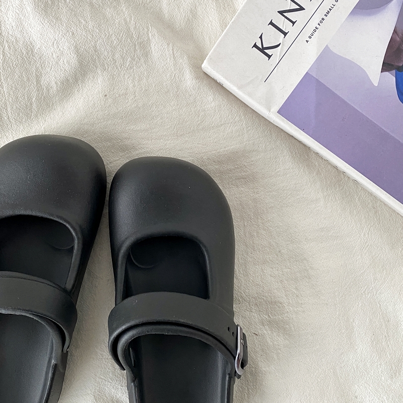 Round-Toe Mary Jane Slippers for Women - Summer 2025 Thick-Soled Closed-Toe Half Slippers, Trendy Holey Design for Outdoor Wear Round-Toe Mary Jane Slippers for Women - Summer 2025 Thick-Soled Closed-Toe Half Slippers, Trendy Holey Design for Outdoor Wear