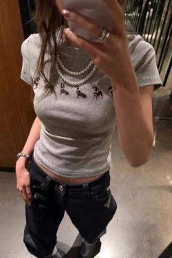 Sausage Dog Print Slim-Fit Short Sleeve T-Shirt for Women - Round Neck Flattering Design, Trendy Jennie-Style Fashion