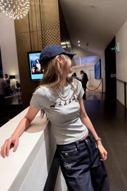 Sausage Dog Print Slim-Fit Short Sleeve T-Shirt for Women - Round Neck Flattering Design, Trendy Jennie-Style Fashion