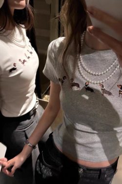 Sausage Dog Print Slim-Fit Short Sleeve T-Shirt for Women - Round Neck Flattering Design, Trendy Jennie-Style Fashion