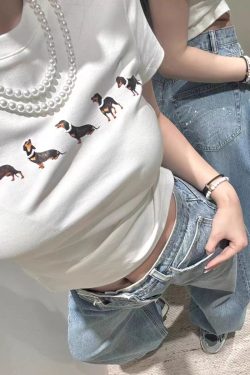 Sausage Dog Print Slim-Fit Short Sleeve T-Shirt for Women - Round Neck Flattering Design, Trendy Jennie-Style Fashion