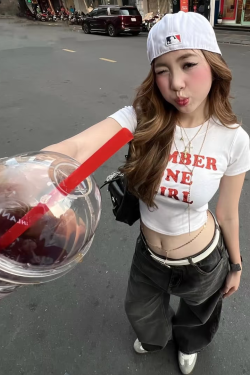 Sexy American Style Short Sleeve Crop Top T-Shirt for Women with Shoulder Letter Print, Slim Fit Midriff-Baring Inner Wear