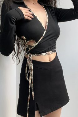 Sexy Deep V-Neck Hollow Floral Long Sleeve Cropped Top - European American Style High-Waisted Y2K Fashion for Hot Girls