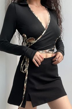 Sexy Deep V-Neck Hollow Floral Long Sleeve Cropped Top - European American Style High-Waisted Y2K Fashion for Hot Girls