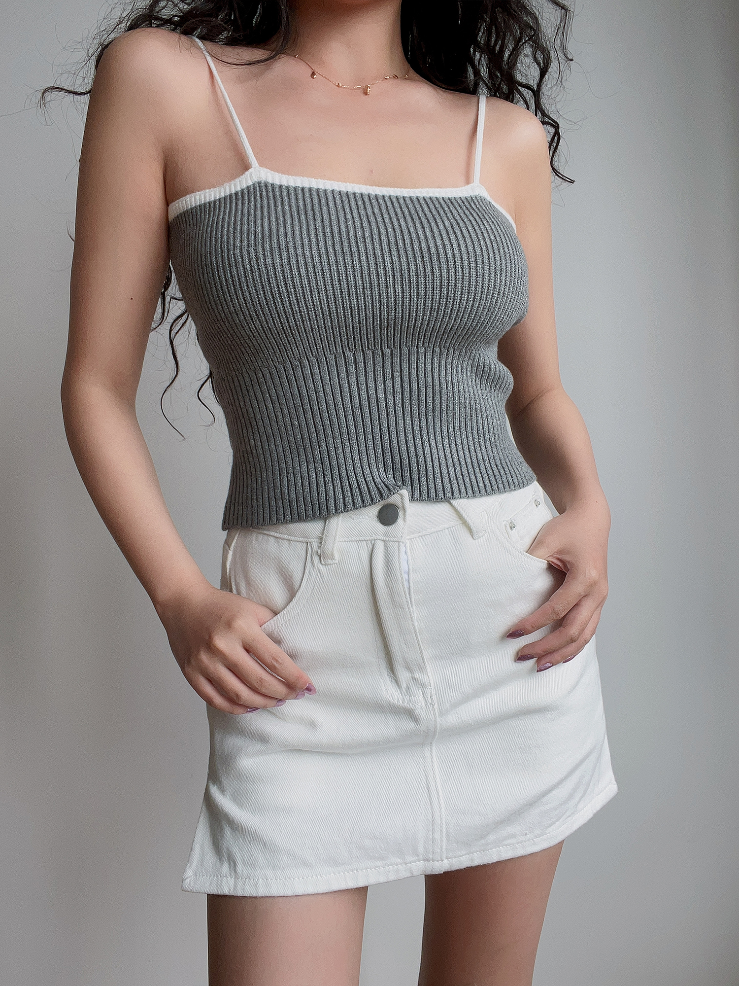 Sexy Minimalist Color-Blocking High-Waisted Knitted Camisole for Women - European American Style Slim-Fit Top Sexy Minimalist Color-Blocking High-Waisted Knitted Camisole for Women - European American Style Slim-Fit Top