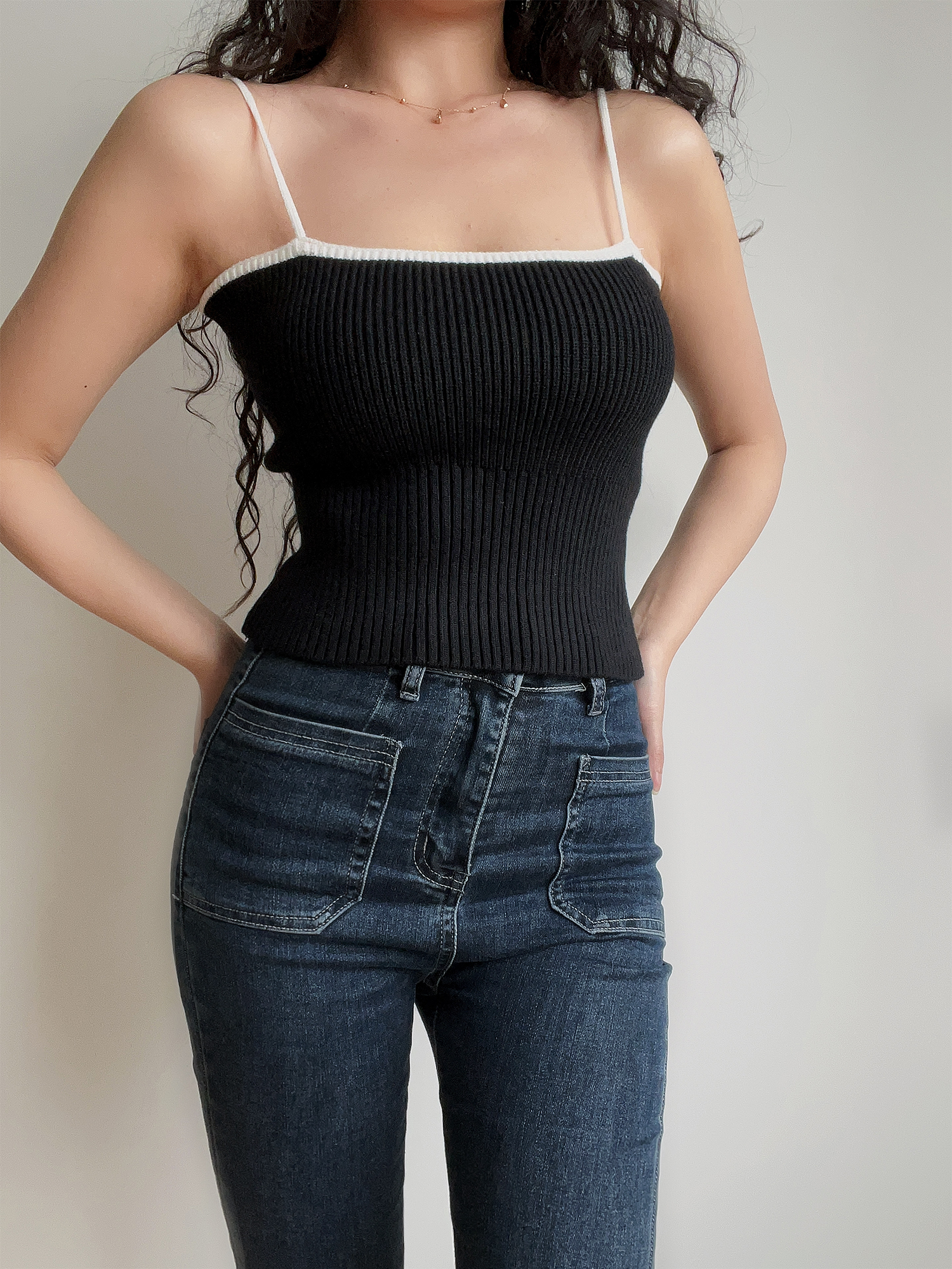 Sexy Minimalist Color-Blocking High-Waisted Knitted Camisole for Women - European American Style Slim-Fit Top Sexy Minimalist Color-Blocking High-Waisted Knitted Camisole for Women - European American Style Slim-Fit Top