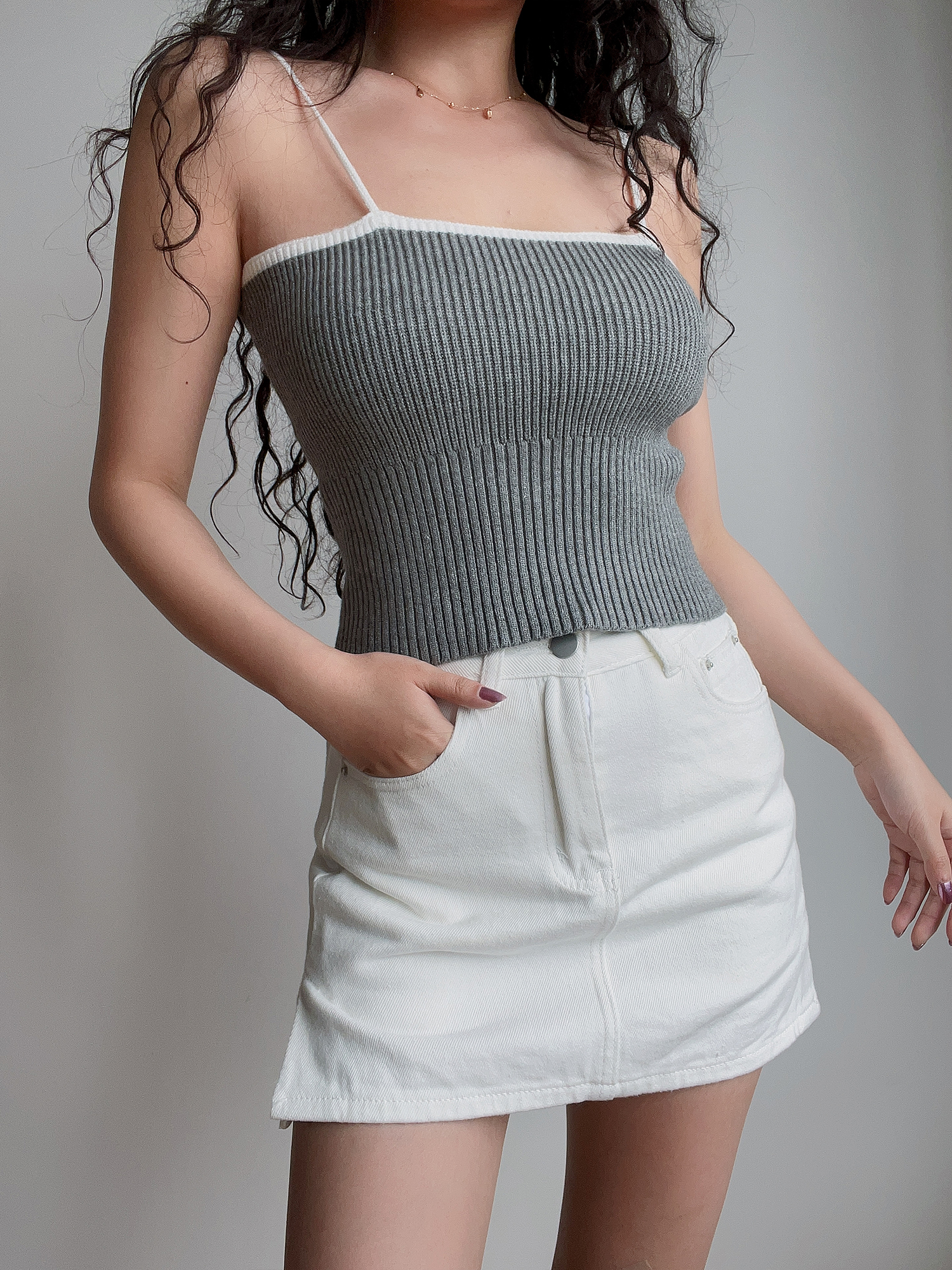 Sexy Minimalist Color-Blocking High-Waisted Knitted Camisole for Women - European American Style Slim-Fit Top Sexy Minimalist Color-Blocking High-Waisted Knitted Camisole for Women - European American Style Slim-Fit Top