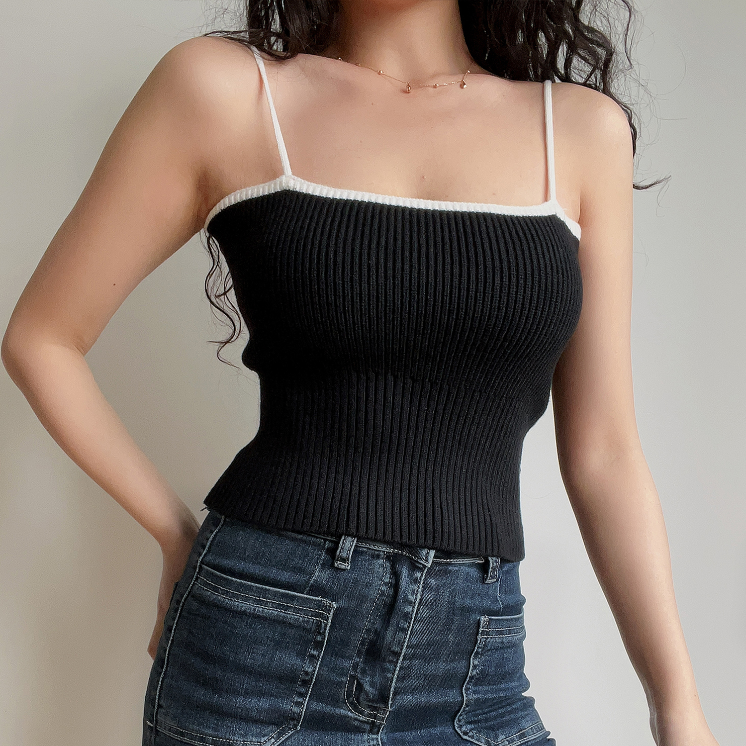 Sexy Minimalist Color-Blocking High-Waisted Knitted Camisole for Women - European American Style Slim-Fit Top Sexy Minimalist Color-Blocking High-Waisted Knitted Camisole for Women - European American Style Slim-Fit Top