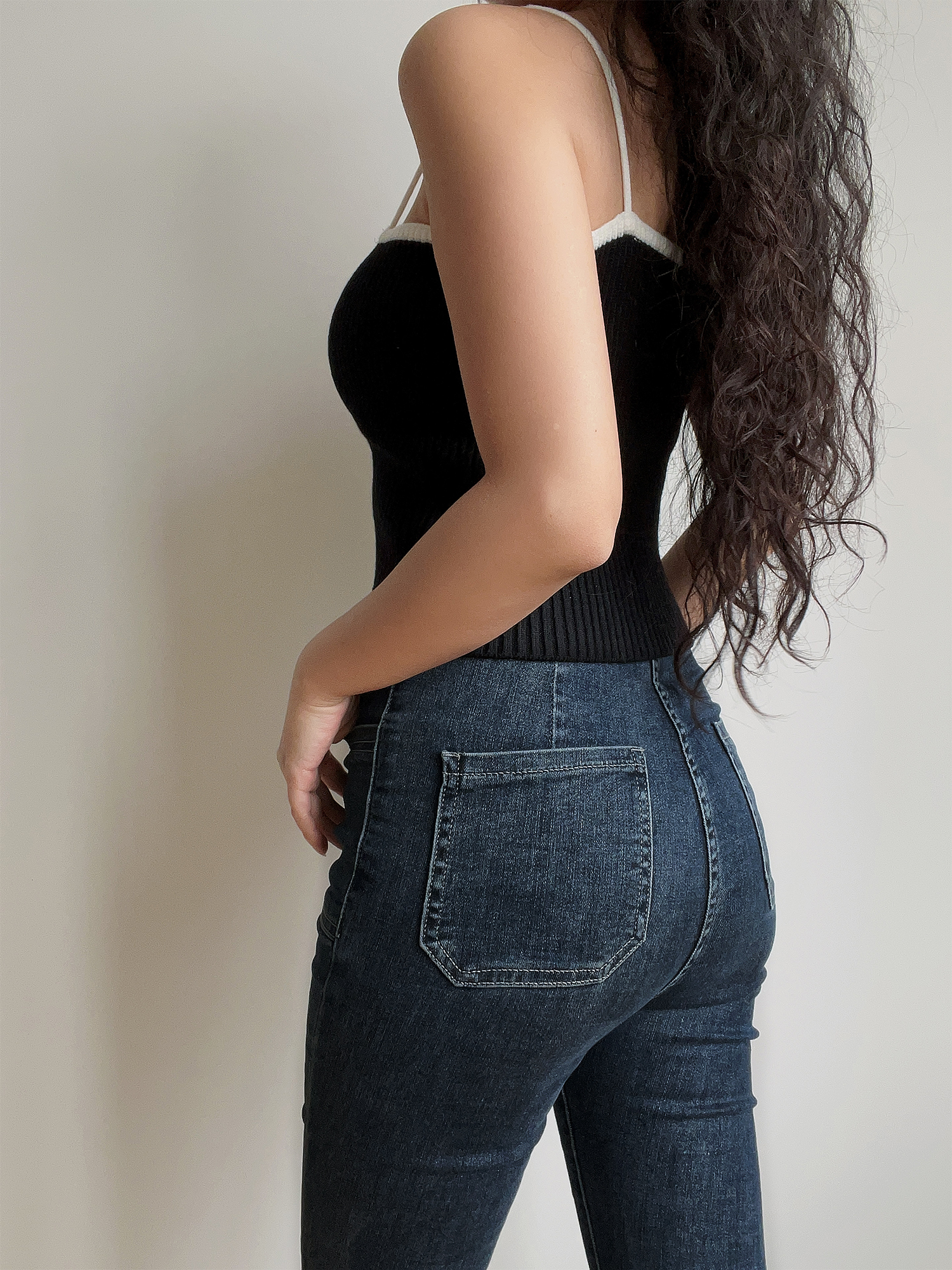 Sexy Minimalist Color-Blocking High-Waisted Knitted Camisole for Women - European American Style Slim-Fit Top Sexy Minimalist Color-Blocking High-Waisted Knitted Camisole for Women - European American Style Slim-Fit Top