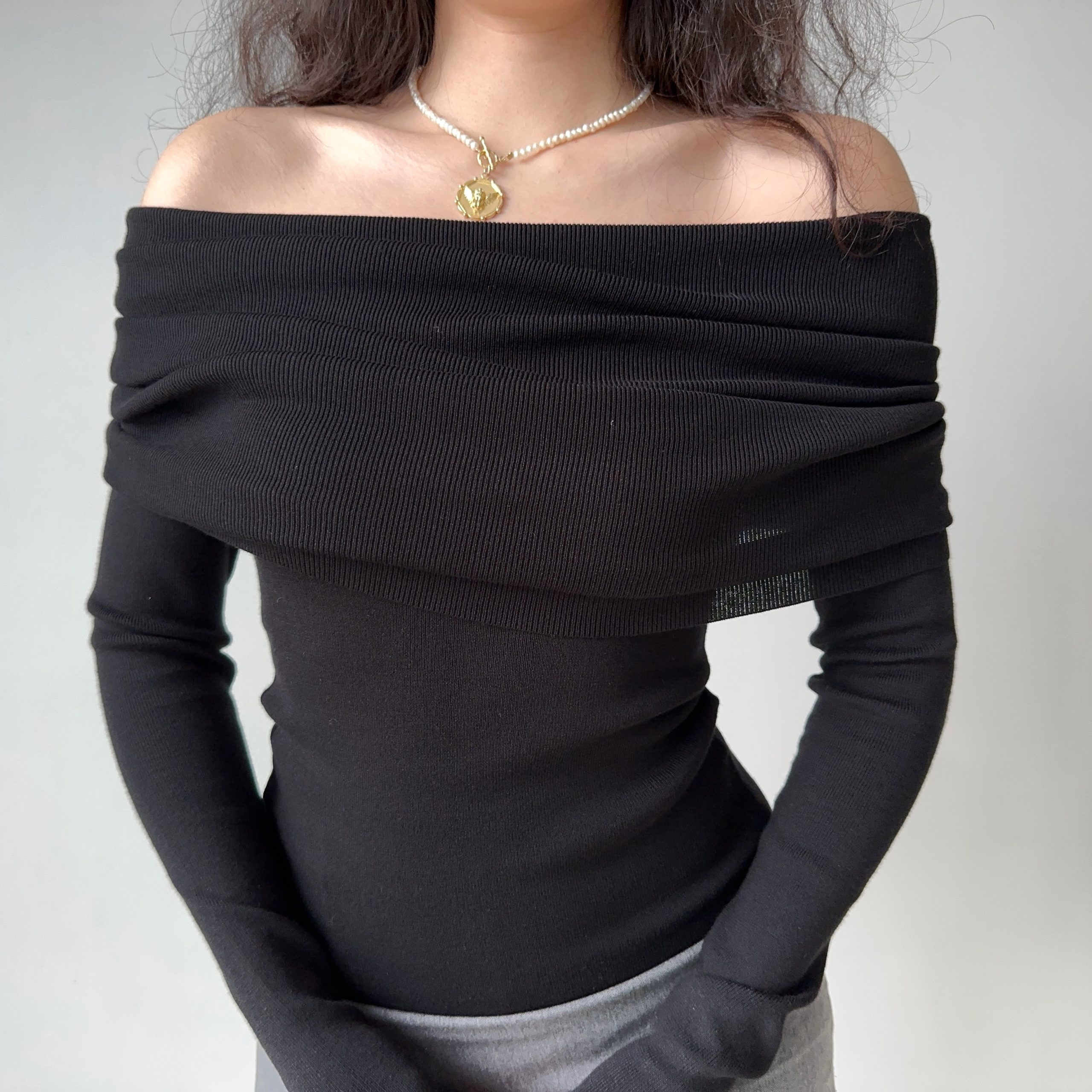 Sexy One-Shoulder Pleated Knitted Top for Women - Slim Fit Flattering Sweater in European and American Style Sexy One-Shoulder Pleated Knitted Top for Women - Slim Fit Flattering Sweater in European and American Style