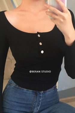 Sexy Slim-Fit Ribbed Long Sleeve T-Shirt with Large Round Neck and Three-Button Detail, Curved Hem, European American Style