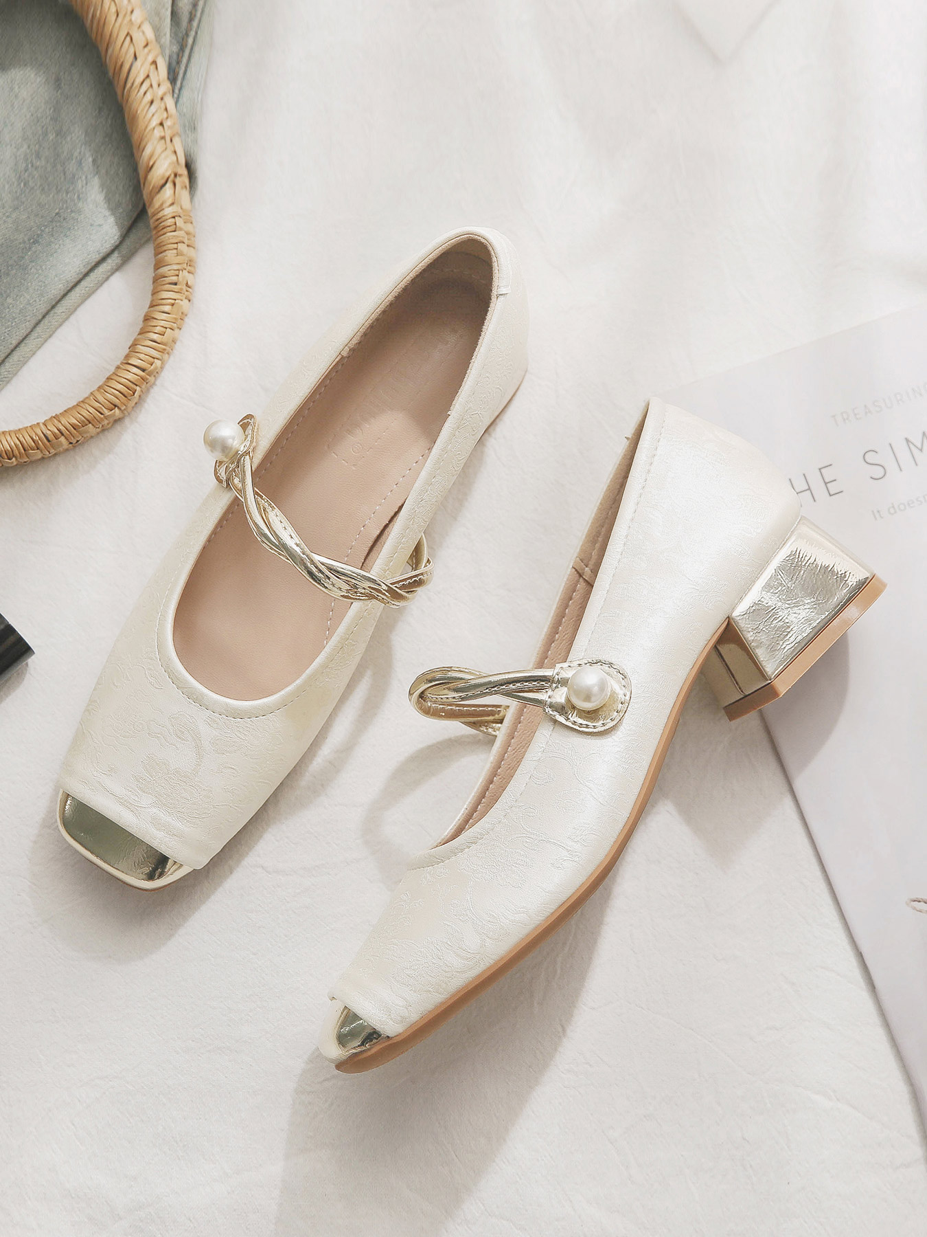 Sheepskin National Style Cheongsam Mary Jane Shoes for Women - Elegant Evening Flats, French-Inspired Design for Skirts Sheepskin National Style Cheongsam Mary Jane Shoes for Women - Elegant Evening Flats, French-Inspired Design for Skirts