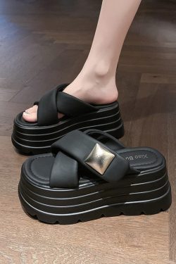 Short Women's Skirt & Thick-Soled Sandals Set for Summer 2025, Height-Increasing One-Strap Beach Slippers, Outdoor Fashion