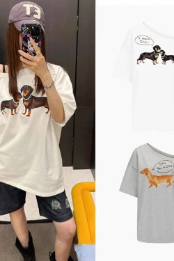 Slanted Off-Shoulder Short Sleeve T-Shirt for Women with Sausage Dog Print, Loose Fit, Jennie-Style, Versatile Casual Top
