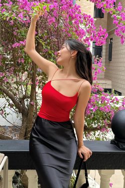 Slanted Shoulder Strap Camisole for Women - Unique Itchy Design, Versatile Short Top for Y2K and European Styles