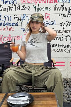 Slim-Fit Crop Short-Sleeve T-Shirt for Women - American Style High Street Summer Top, Trendy Shoulder Design, Y2K Fashion