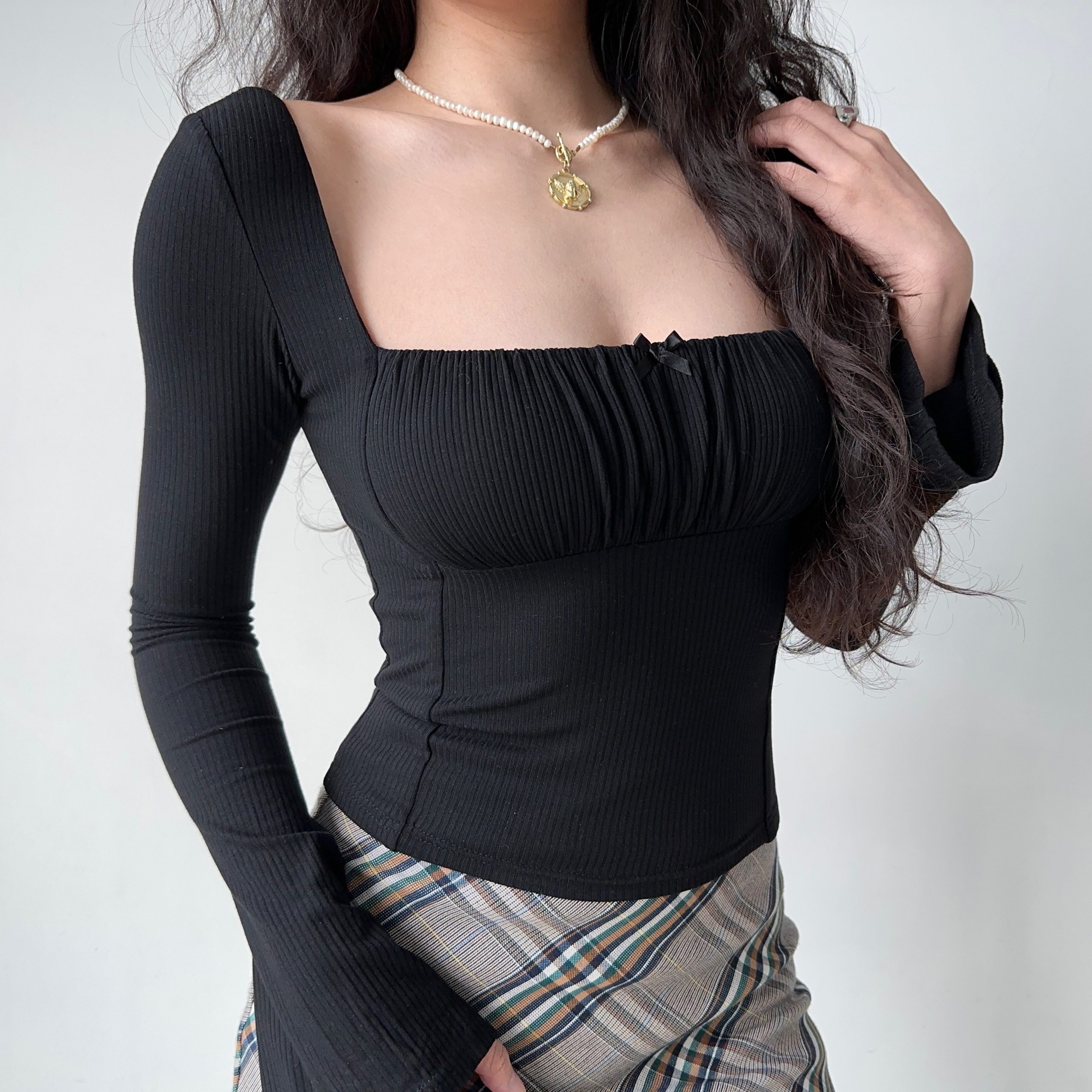 Slim Fit Long Sleeve Black T-Shirt for Women - Three-Dimensional Cut, Flattering Square Neck, European American Style Slim Fit Long Sleeve Black T-Shirt for Women - Three-Dimensional Cut, Flattering Square Neck, European American Style