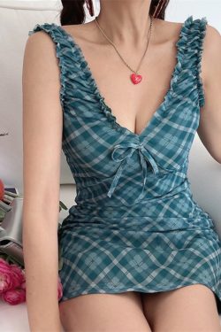 Spicy Girl Deep V Slim-Fit Elastic Mesh Vacation Dress - American Style 2025, Chic Summer Fashion for Trendy Women