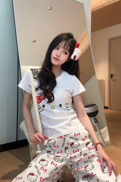 Spicy Girl Kitty Cat Print White Short Sleeve T-Shirt for Women - Summer Round Neck Slim Fit Sweet Flattering Top