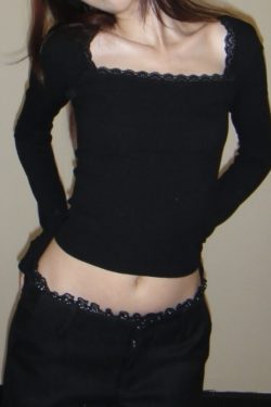 Spring 2025 Women's Elegant Square Neck Slim Fit Short T-Shirt - Versatile Basic Top for Hot Girl Style