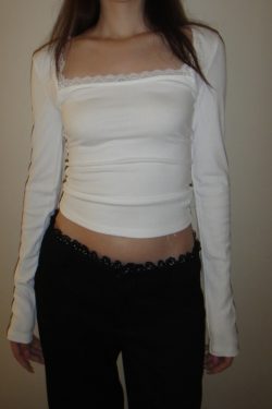 Spring 2025 Women's Elegant Square Neck Slim Fit Short T-Shirt - Versatile Basic Top for Hot Girl Style