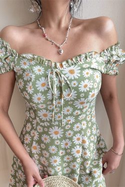 Spring/Summer 2025 Floral Daisy Slim Vacation Dress with French Square Neck and Puff Sleeves - Romantic 90s Style