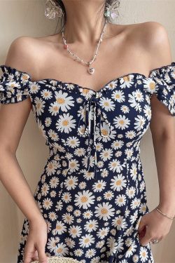 Spring/Summer 2025 Floral Daisy Slim Vacation Dress with French Square Neck and Puff Sleeves - Romantic 90s Style
