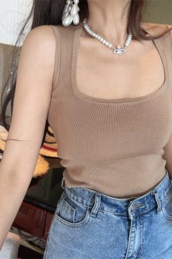 Square Neck Slim-Fit Knitted Sleeveless Top for Women - Versatile American Vintage Style - Spring/Summer 2024 Fashion