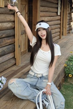 Studded U-Neck Short Sleeve T-Shirt for Women - Summer Slim Fit Hot Girl Top in American Style