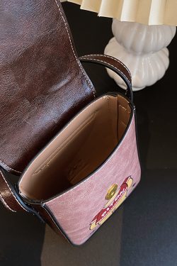 Stylish Cartoon Bear Shoulder Crossbody Bag for Women, 2025 Trendy Small Square Phone Bag, Cute Fashion Accessory