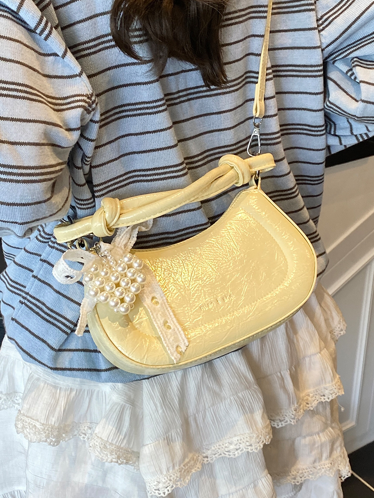 Stylish Minimalist Crossbody Saddle Bag for Women - Versatile 2025 Summer Handbag for Commuting and Everyday Use Stylish Minimalist Crossbody Saddle Bag for Women - Versatile 2025 Summer Handbag for Commuting and Everyday Use