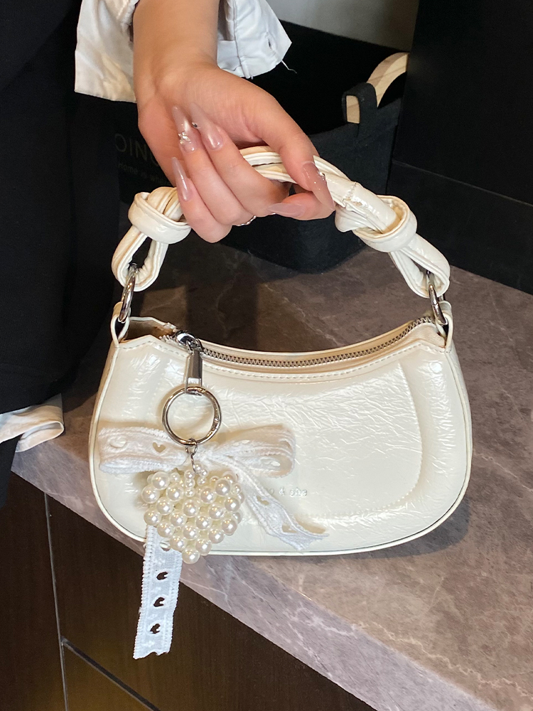 Stylish Minimalist Crossbody Saddle Bag for Women - Versatile 2025 Summer Handbag for Commuting and Everyday Use Stylish Minimalist Crossbody Saddle Bag for Women - Versatile 2025 Summer Handbag for Commuting and Everyday Use