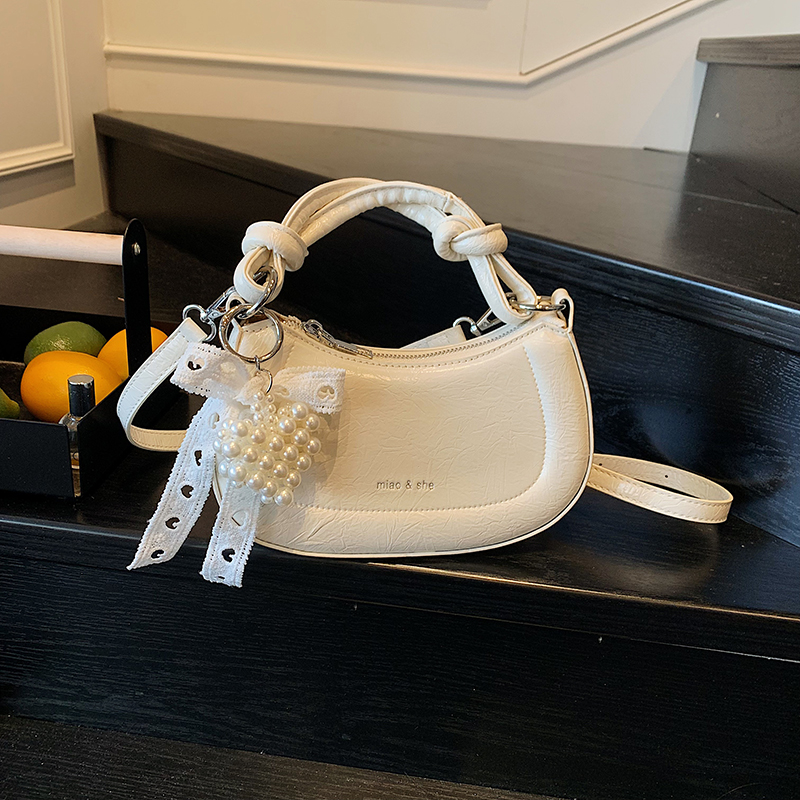 Stylish Minimalist Crossbody Saddle Bag for Women - Versatile 2025 Summer Handbag for Commuting and Everyday Use Stylish Minimalist Crossbody Saddle Bag for Women - Versatile 2025 Summer Handbag for Commuting and Everyday Use