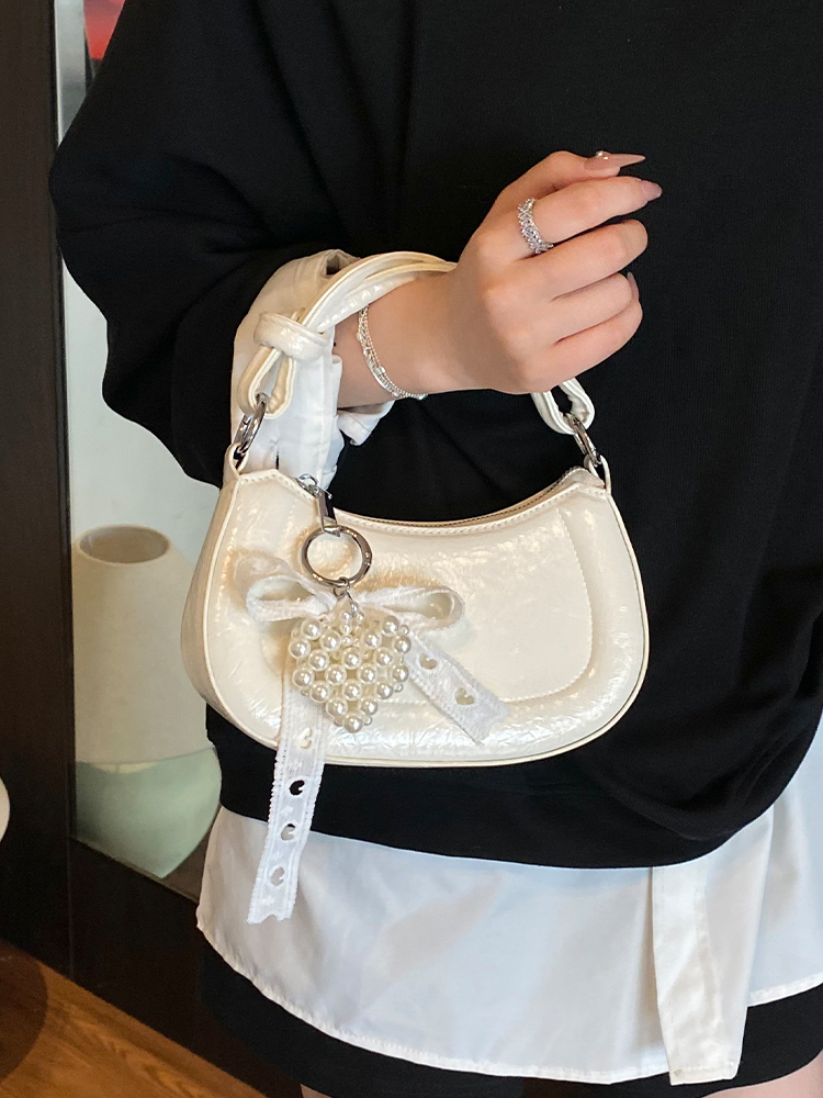 Stylish Minimalist Crossbody Saddle Bag for Women - Versatile 2025 Summer Handbag for Commuting and Everyday Use Stylish Minimalist Crossbody Saddle Bag for Women - Versatile 2025 Summer Handbag for Commuting and Everyday Use