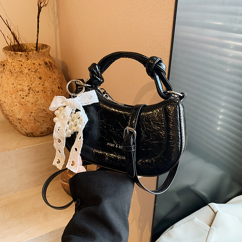 Stylish Minimalist Crossbody Saddle Bag for Women - Versatile 2025 Summer Handbag for Commuting and Everyday Use Stylish Minimalist Crossbody Saddle Bag for Women - Versatile 2025 Summer Handbag for Commuting and Everyday Use