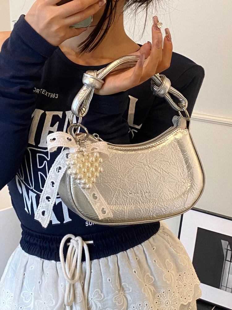 Stylish Minimalist Crossbody Saddle Bag for Women - Versatile 2025 Summer Handbag for Commuting and Everyday Use Stylish Minimalist Crossbody Saddle Bag for Women - Versatile 2025 Summer Handbag for Commuting and Everyday Use