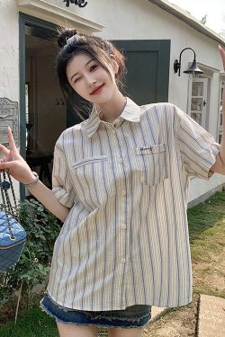 Summer Striped Short Sleeve Shirt for Women, Casual Loose Blouse, Versatile Top, Trendy Fashion for Students, 2025 Style