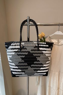 Summer Women's Handheld Woven Bag - Large Capacity Color Block Vegetable Basket for Beach Outings, Trendy 2025 Fashion