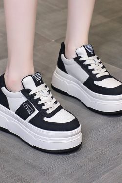 Thick-Soled Black and White Panda Sneakers for Women, Hidden Height Increase, Versatile Sports Shoes for Short Women, Trendy 2024 Style