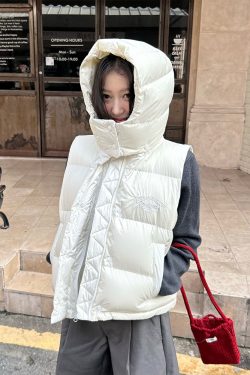 Thickened Warm Slim Fit Hooded Vest Jacket - Trendy Winter Outerwear with Slogan Design for Effortless Style