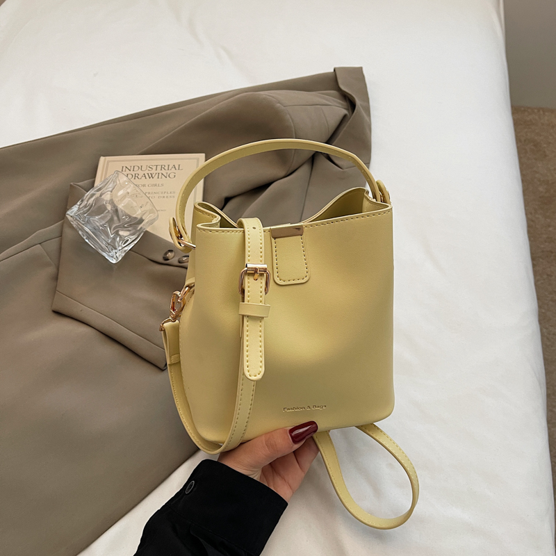 Trendy 2025 High-End Shoulder Bag - Versatile Summer Crossbody Bucket Bag for Work and Everyday Use Trendy 2025 High-End Shoulder Bag - Versatile Summer Crossbody Bucket Bag for Work and Everyday Use