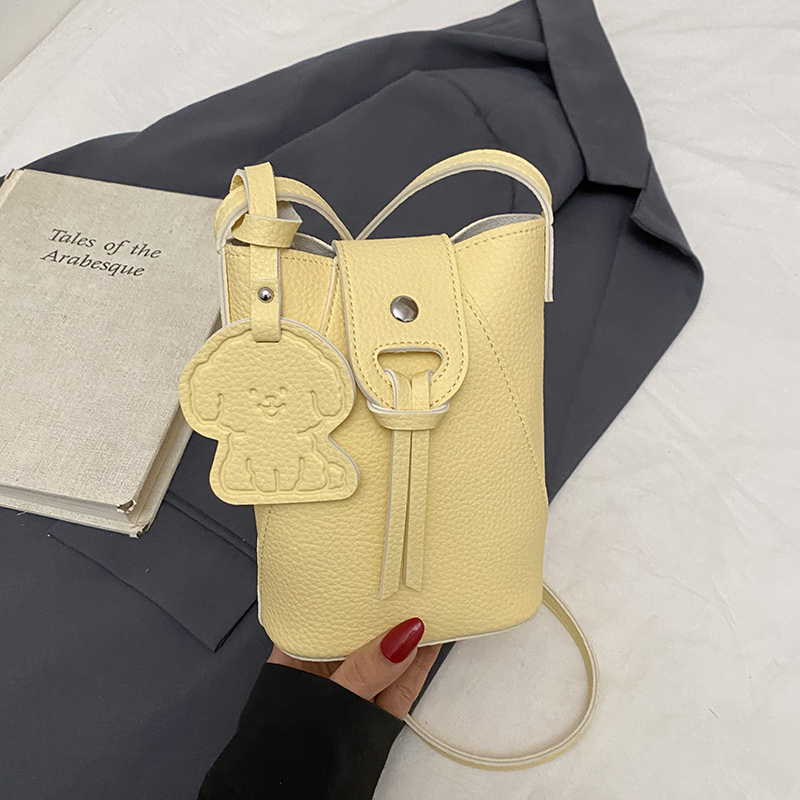 Trendy 2025 Small Bucket Bag for Women - Versatile Crossbody Shoulder Bag with High-End Fashion Appeal Trendy 2025 Small Bucket Bag for Women - Versatile Crossbody Shoulder Bag with High-End Fashion Appeal