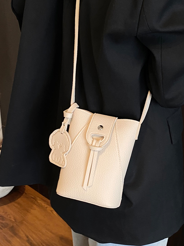 Trendy 2025 Small Bucket Bag for Women - Versatile Crossbody Shoulder Bag with High-End Fashion Appeal Trendy 2025 Small Bucket Bag for Women - Versatile Crossbody Shoulder Bag with High-End Fashion Appeal