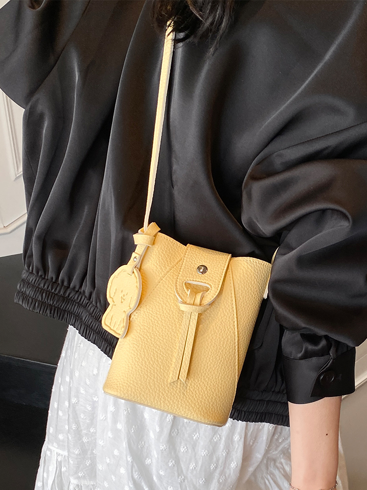 Trendy 2025 Small Bucket Bag for Women - Versatile Crossbody Shoulder Bag with High-End Fashion Appeal Trendy 2025 Small Bucket Bag for Women - Versatile Crossbody Shoulder Bag with High-End Fashion Appeal