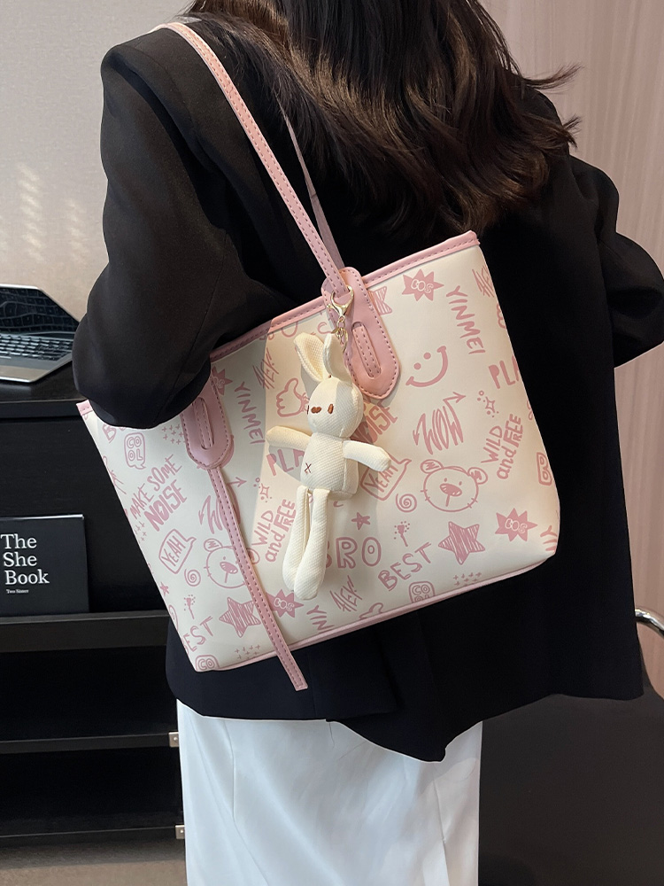 Trendy 2025 Women's Large Capacity Tote Bag - Versatile Commuter Shoulder Bag for Everyday Fashion Trendy 2025 Women's Large Capacity Tote Bag - Versatile Commuter Shoulder Bag for Everyday Fashion