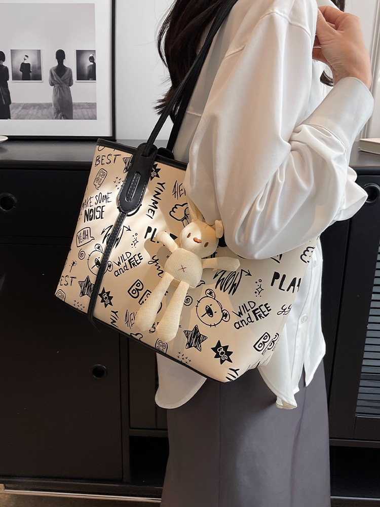 Trendy 2025 Women's Large Capacity Tote Bag - Versatile Commuter Shoulder Bag for Everyday Fashion Trendy 2025 Women's Large Capacity Tote Bag - Versatile Commuter Shoulder Bag for Everyday Fashion