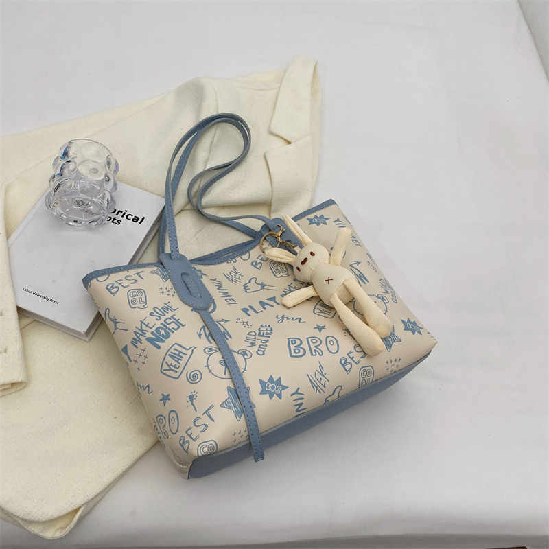 Trendy 2025 Women's Large Capacity Tote Bag - Versatile Commuter Shoulder Bag for Everyday Fashion Trendy 2025 Women's Large Capacity Tote Bag - Versatile Commuter Shoulder Bag for Everyday Fashion