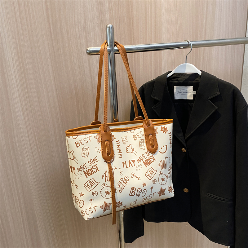 Trendy 2025 Women's Large Capacity Tote Bag - Versatile Commuter Shoulder Bag for Everyday Fashion Trendy 2025 Women's Large Capacity Tote Bag - Versatile Commuter Shoulder Bag for Everyday Fashion