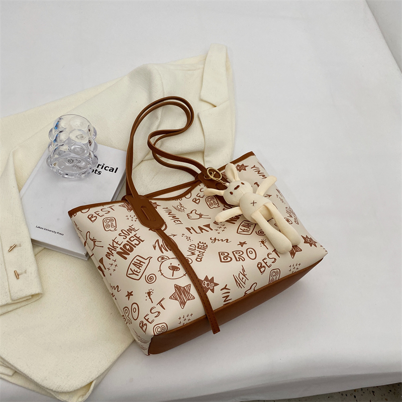 Trendy 2025 Women's Large Capacity Tote Bag - Versatile Commuter Shoulder Bag for Everyday Fashion Trendy 2025 Women's Large Capacity Tote Bag - Versatile Commuter Shoulder Bag for Everyday Fashion